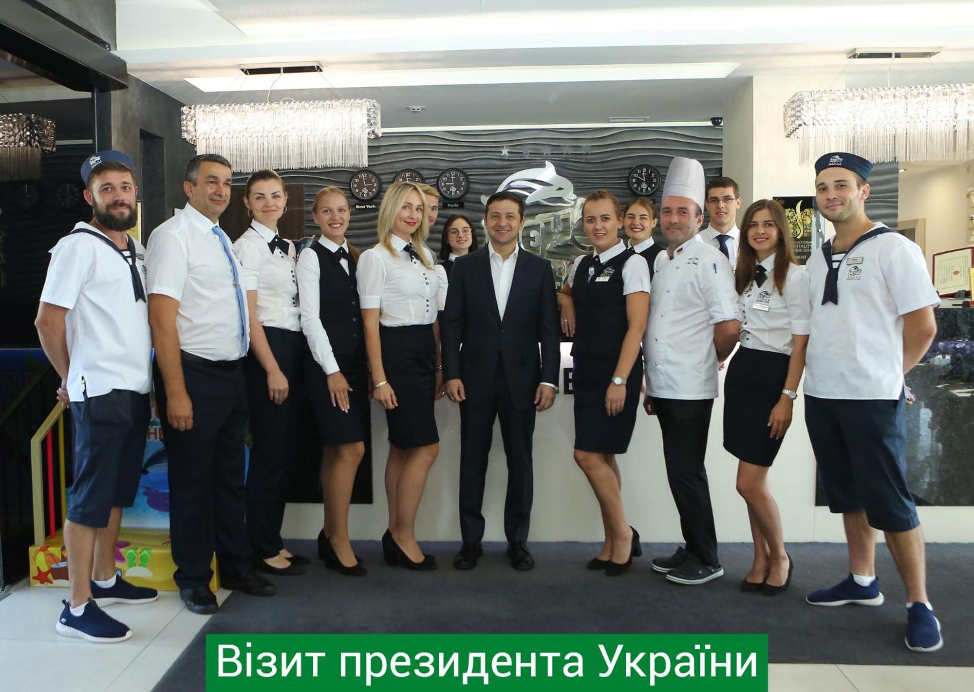 นีโม โฮเต็ล รีสอร์ต แอนด์ สปา Hotel โอเดสซา ภายนอก รูปภาพ President of Ukraine Petro Poroshenko with the staff of the President's Office